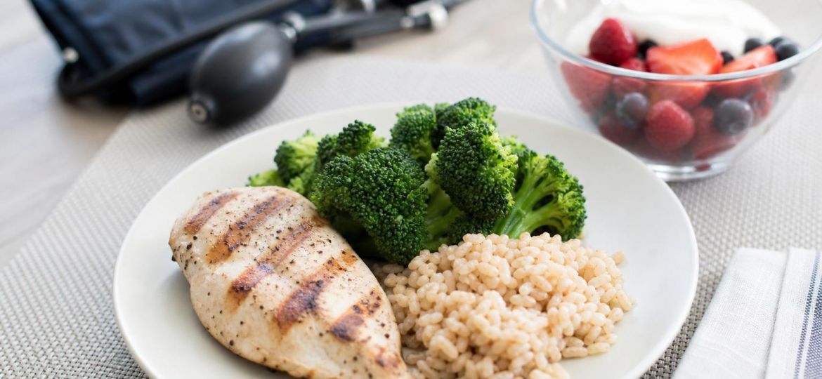 DASH-style meal of grilled chicken, broccoli, brown rice, berries and yogurt
